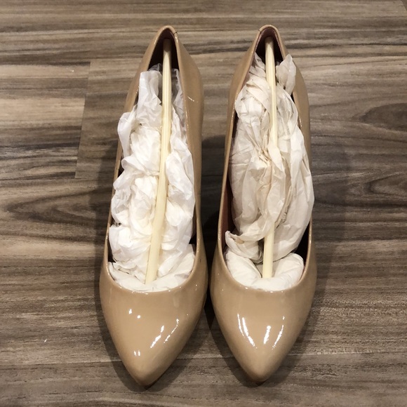 Vince Camuto heels size 7W - Picture 10 of 10